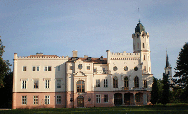 Ivanka Schloss Kirche